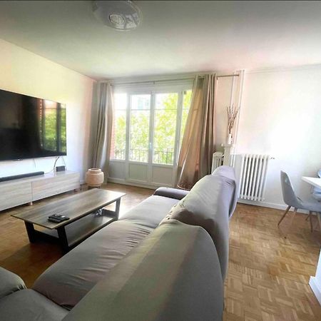 איברי-סור-סיין Modern 2 Bedroom Apartment Near Paris Metro, Giant Flat Screen Tv 85 Inches, Balcony, Free Parking מראה חיצוני תמונה