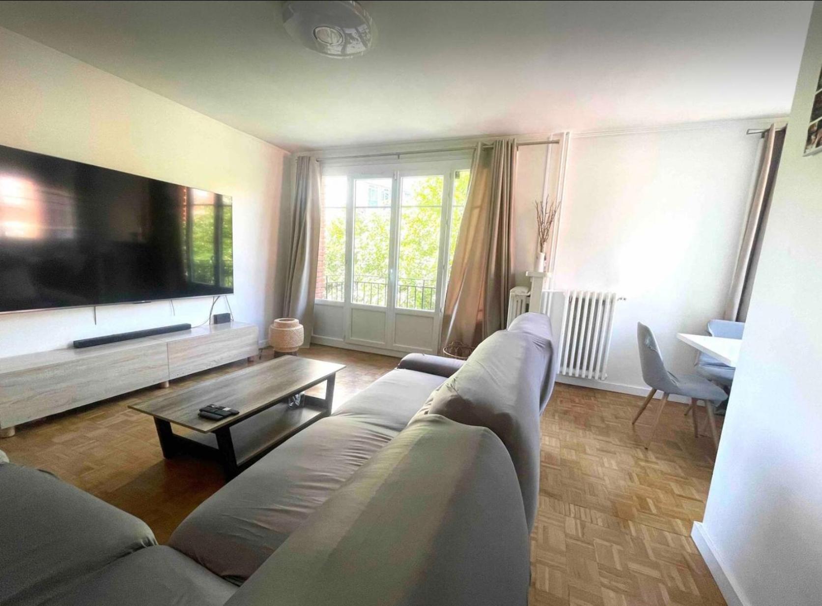 איברי-סור-סיין Modern 2 Bedroom Apartment Near Paris Metro, Giant Flat Screen Tv 85 Inches, Balcony, Free Parking מראה חיצוני תמונה