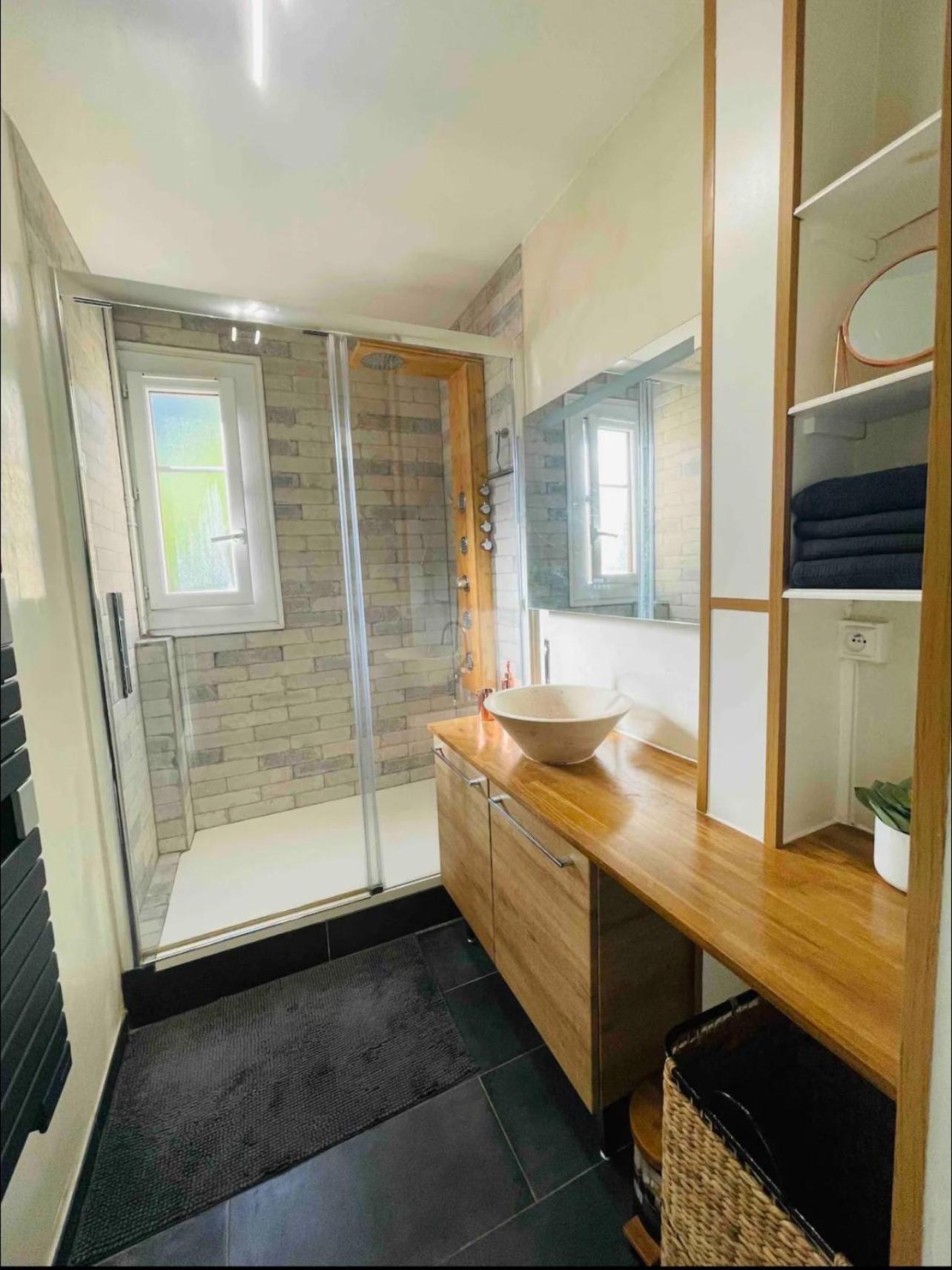 איברי-סור-סיין Modern 2 Bedroom Apartment Near Paris Metro, Giant Flat Screen Tv 85 Inches, Balcony, Free Parking מראה חיצוני תמונה