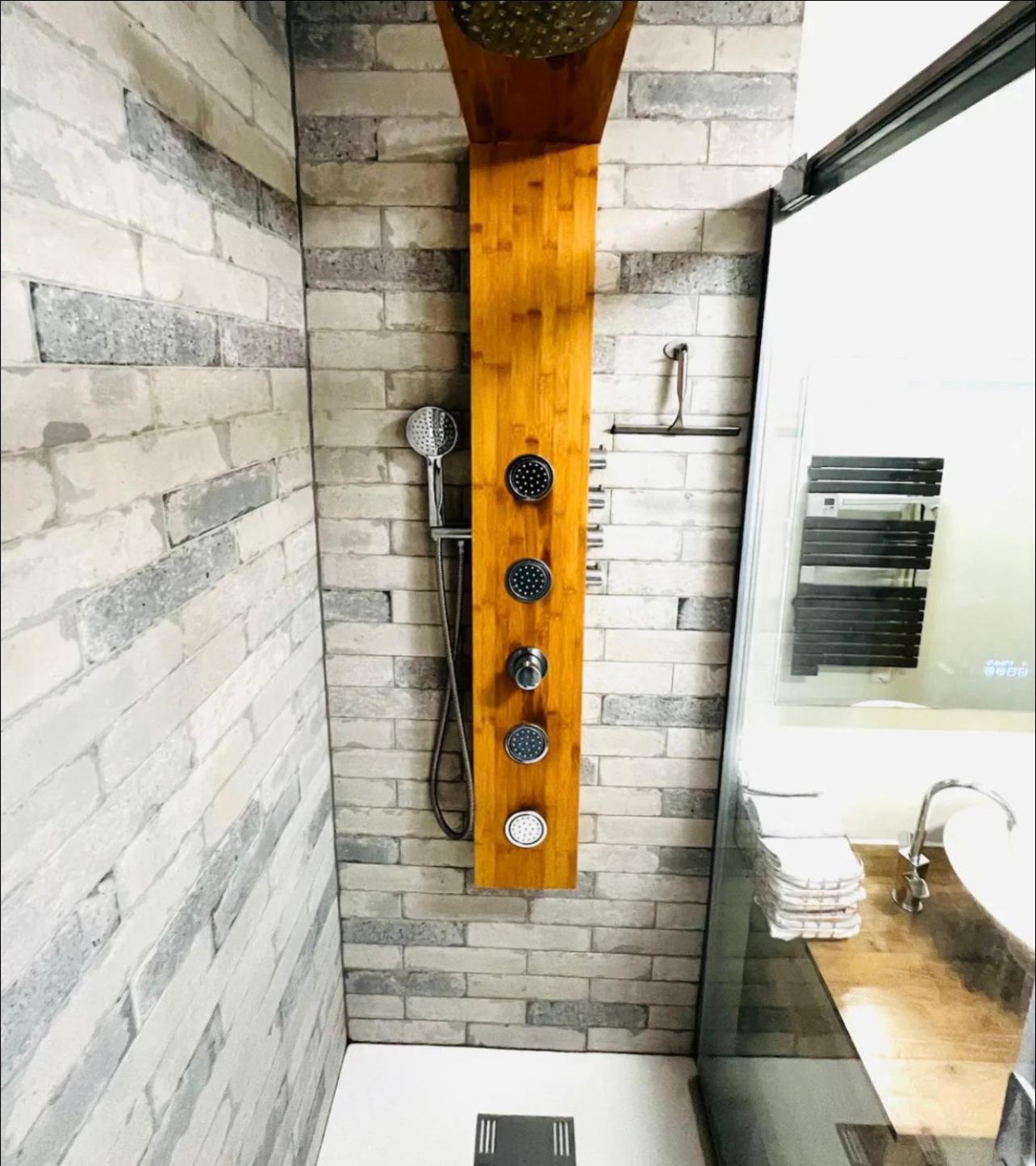 איברי-סור-סיין Modern 2 Bedroom Apartment Near Paris Metro, Giant Flat Screen Tv 85 Inches, Balcony, Free Parking מראה חיצוני תמונה