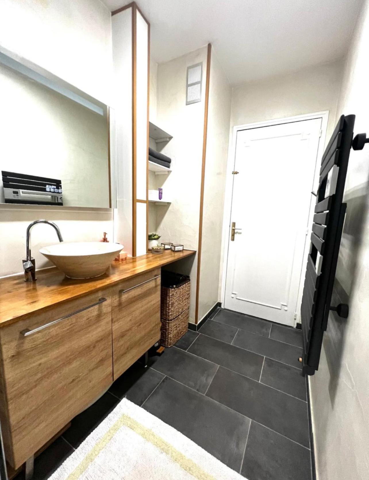 איברי-סור-סיין Modern 2 Bedroom Apartment Near Paris Metro, Giant Flat Screen Tv 85 Inches, Balcony, Free Parking מראה חיצוני תמונה